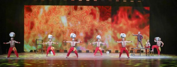 在线股票配资门户 2026山东新年文艺晚会杂技魔术专场精彩上演